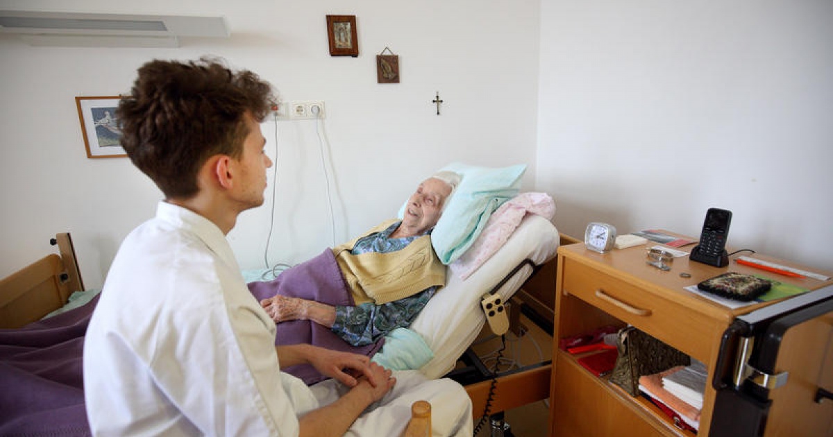 Bonus für Pflege Spahn verspricht Klärung von Finanzierung chrismon