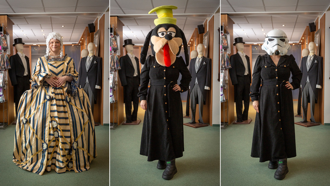 Beraterin Christine Herbst mit drei verschiedenen Masken und Verkleidungen Maske im Kostümverleih "Kostümwelt"