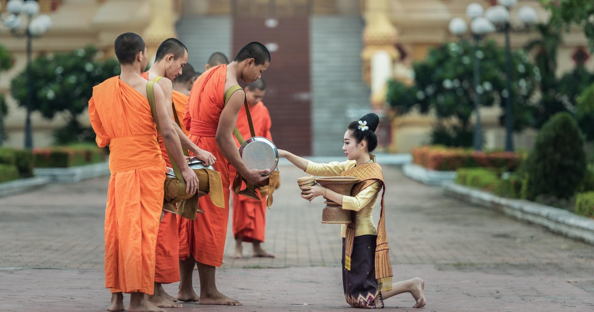 Dürfen Buddhisten manche Speisen nicht essen? Religionen Entdecken