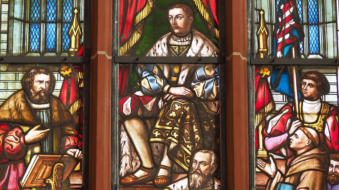 Reformationsfenster zeigt Landgraf Philipp von Hessen in der Stadtkirche St. Marien im nordhessischen Homberg (Efze) 