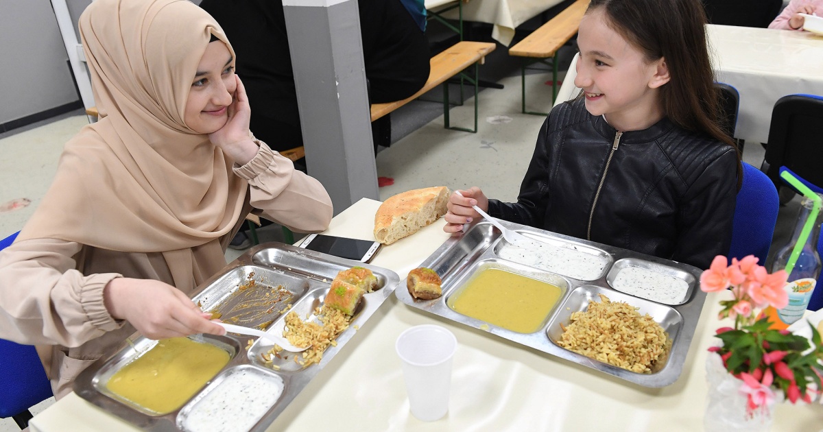 Ab wie viel Jahren müssen Mädchen im Ramadan jeden Tag fasten ...