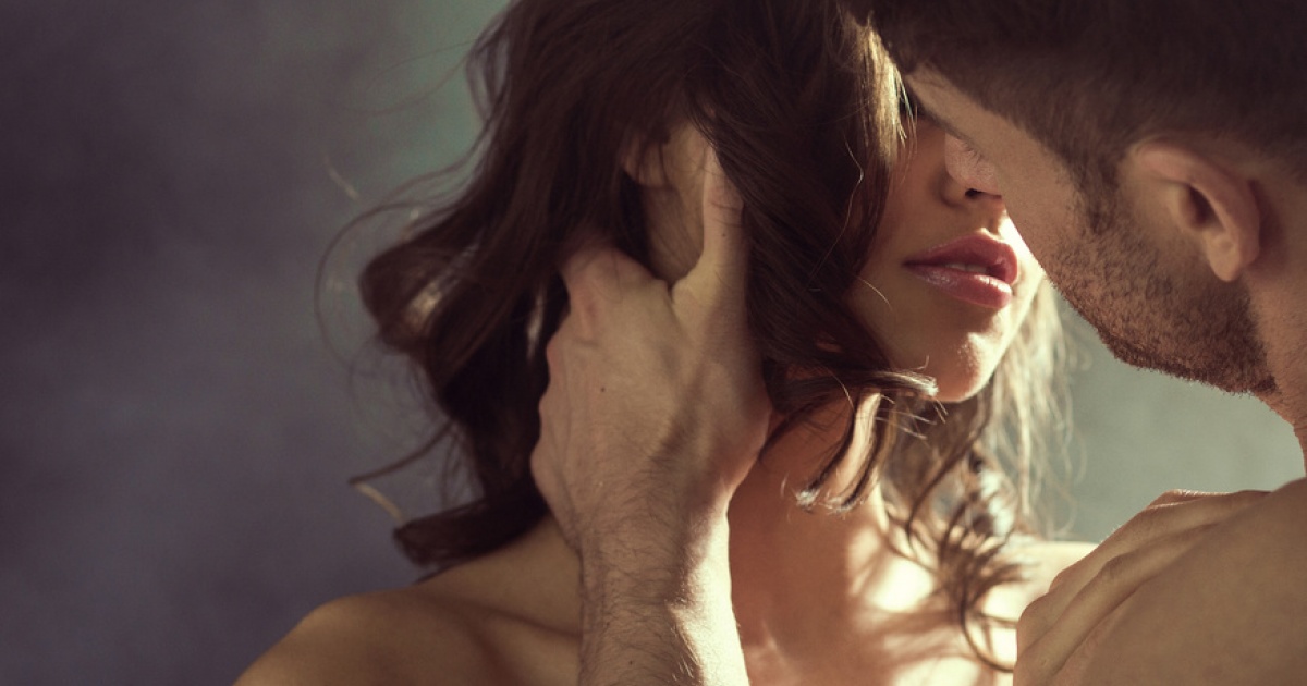 Qora yigitlar katta kokrakli blondani sikish