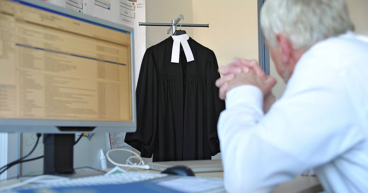 Pfarramt oder Politik? evangelisch.de