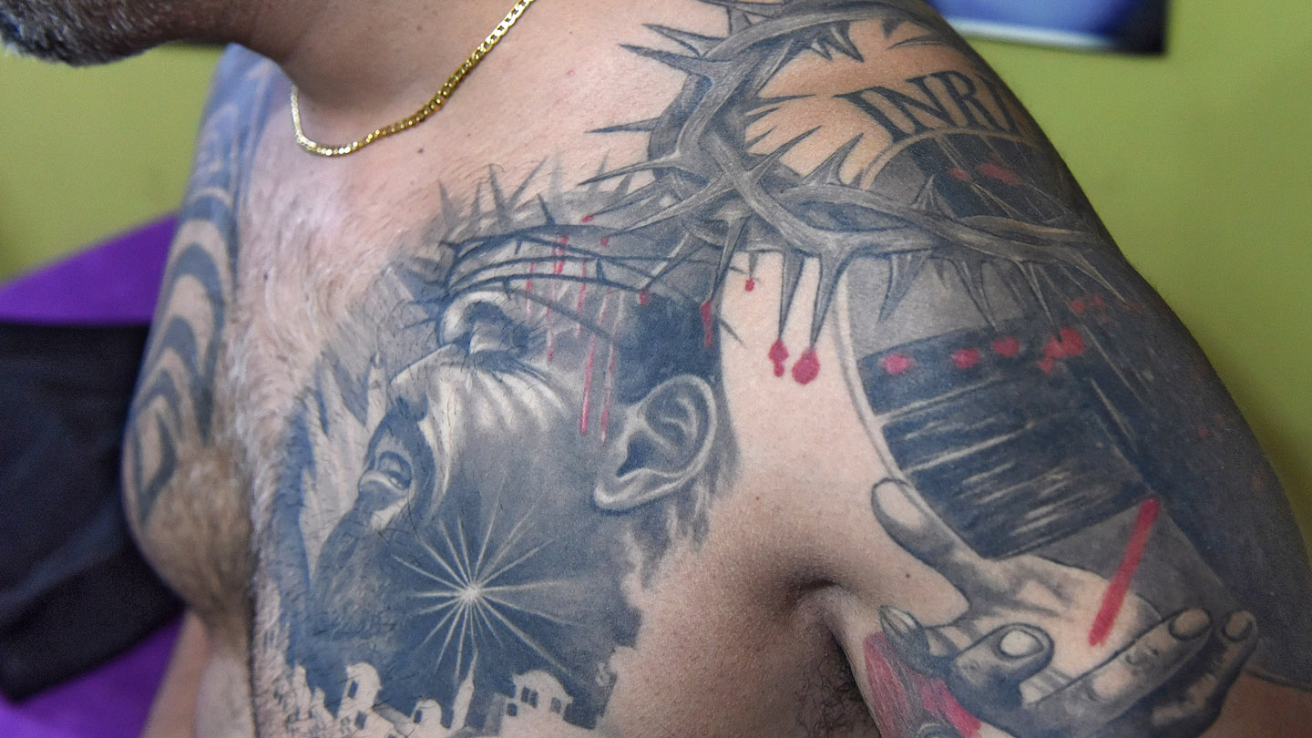 Ein Tattoo zu Weihnachten evangelisch.de