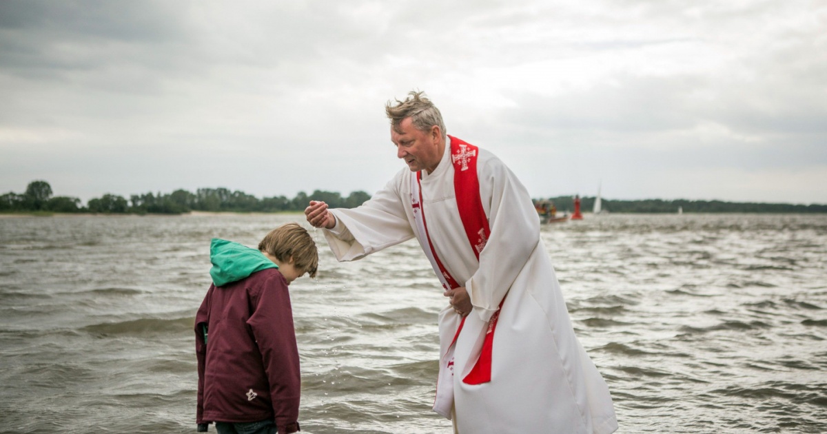 Mega-Tauffest am Elbstrand - Tausende feierten in Hamburg | evangelisch.de